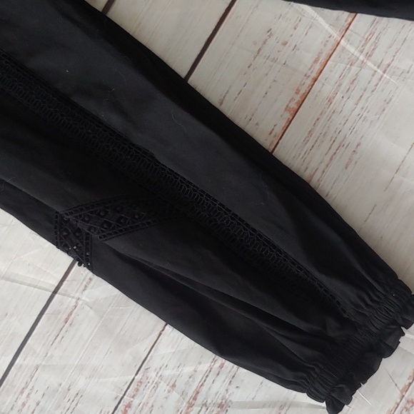 WHBM LACE DETAIL TOP - Picture 2 of 9